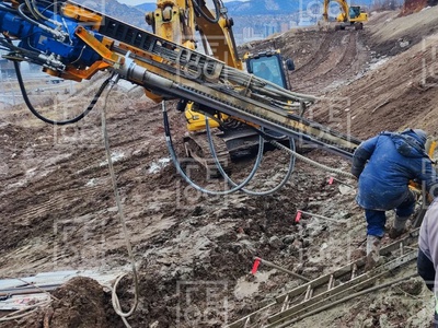 Укрепление склона в Красноярске: строители «ГЕОС» приступили к устройству нагельного поля